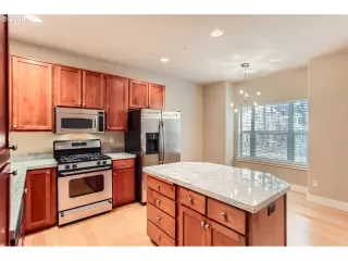 Photo #5: 468478559 Listing