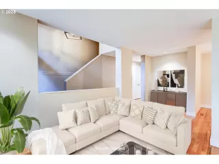 Photo #4: 469291395 Listing