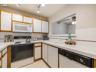 Photo #5: 469366789 Listing 