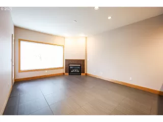 Photo #2: 471921461 Listing