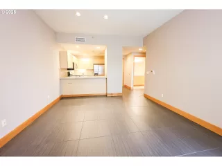 Photo #4: 471921461 Listing