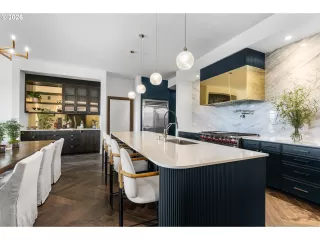 Photo #6: 472480974 Listing