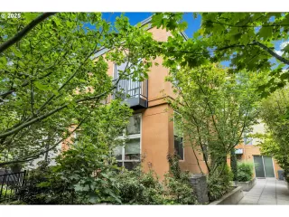 Photo #2: 472938251 Listing