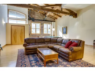 Photo #4: 473908328 Listing