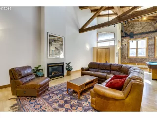 Photo #5: 473908328 Listing