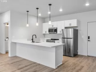 Photo #5: 473908807 Listing