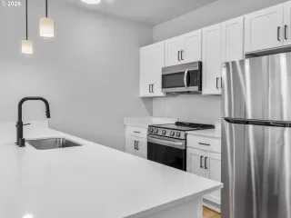 Photo #6: 473908807 Listing