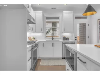 Photo #5: 474430409 Listing