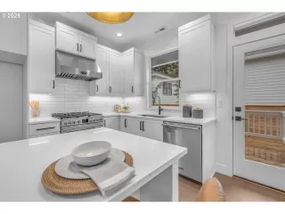 Photo #6: 474430409 Listing