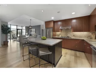 Photo #2: 474474945 Listing