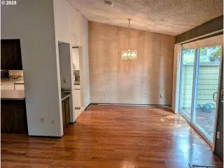 Photo #4: 474763381 Listing