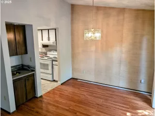 Photo #5: 474763381 Listing