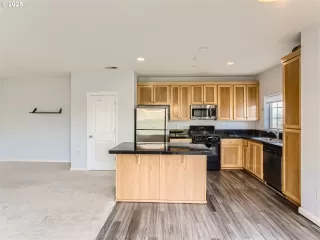 Photo #1: 476060149 Listing