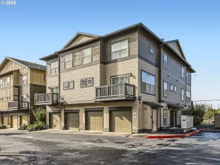 Photo #2: 476060149 Listing