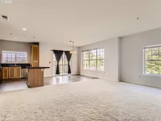 Photo #4: 476060149 Listing