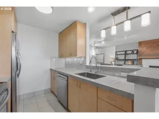 Photo #5: 476492344 Listing 