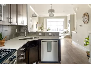 Photo #6: 476697350 Listing