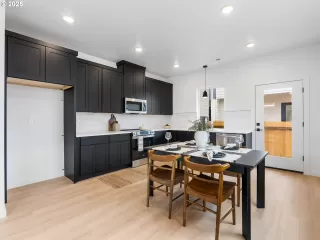 Photo #6: 477398434 Listing 