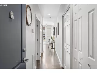 Photo #5: 477447958 Listing 
