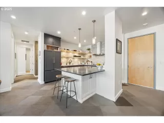 Photo #2: 477527740 Listing