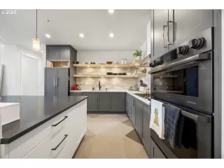 Photo #5: 477527740 Listing