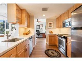 Photo #5: 477602063 Listing