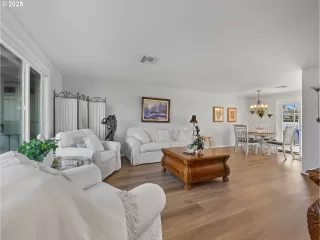 Photo #4: 478368737 Listing