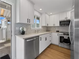 Photo #5: 478368737 Listing