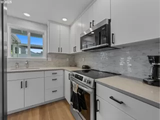 Photo #6: 478368737 Listing