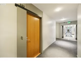 Photo #6: 480041347 Listing