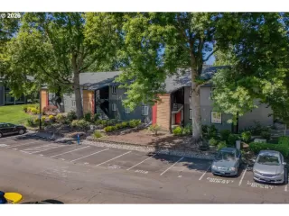Photo #2: 480408238 Listing