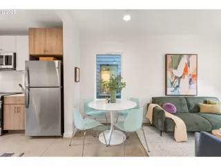 Photo #4: 480816335 Listing