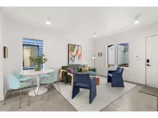 Photo #5: 480816335 Listing