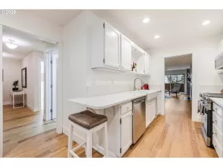 Photo #4: 481485399 Listing