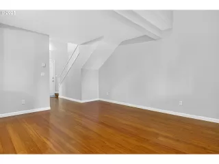 Photo #5: 481603167 Listing