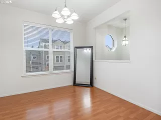 Photo #2: 482416492 Listing