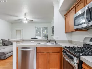 Photo #6: 482416492 Listing