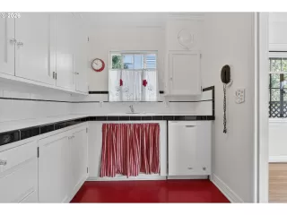 More Details about MLS # 482829568 : 2325 NE FLANDERS ST 8