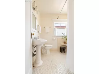 Photo #4: 483846892 Listing