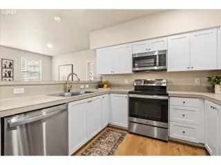 Photo #6: 484041383 Listing 