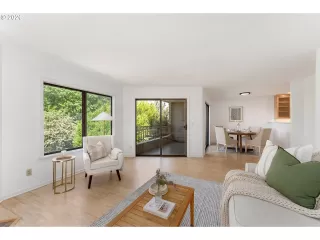 Photo #2: 484352939 Listing