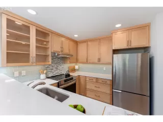 Photo #5: 484352939 Listing