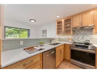 Photo #6: 484352939 Listing