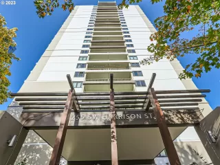 Photo #2: 485139417 Listing