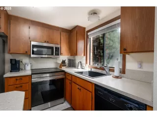 Photo #5: 486196322 Listing