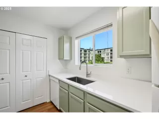 Photo #2: 486278939 Listing