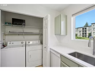 Photo #4: 486278939 Listing