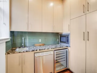 Photo #6: 487347373 Listing