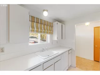 Photo #6: 488650744 Listing