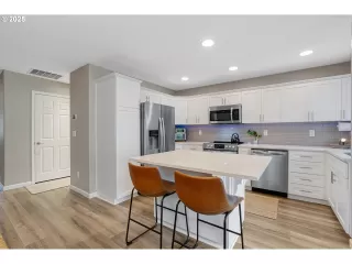 Photo #2: 490935506 Listing